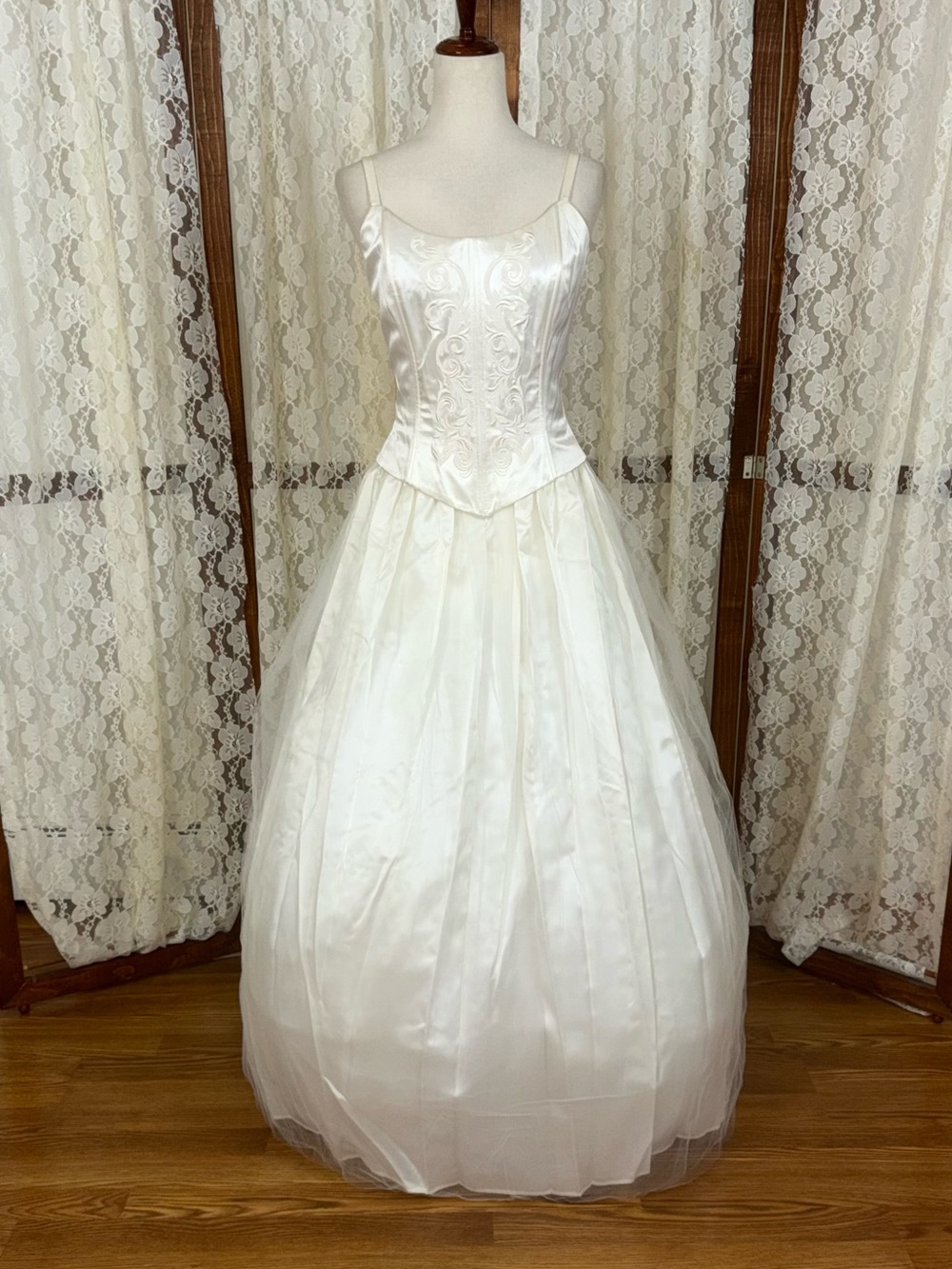 Pretty Vintage 90s Gunne Sax Tulle Wedding Gown